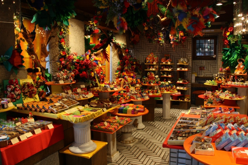 boutique-AURIBEAU SUR SIAGNE-min_candy_store_chocolate_shop_chocolate_switzerland-393515